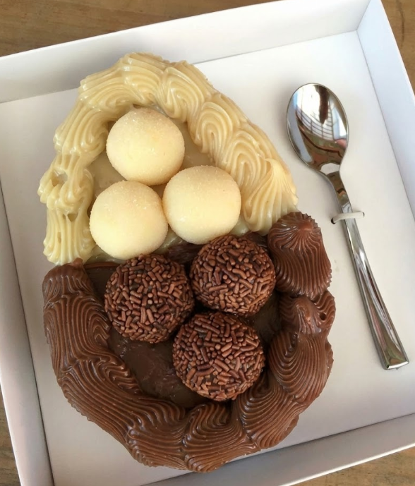 Ovo de colher Chocolate Misto